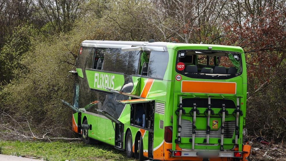 Tragická dopravní nehoda na dálnici A9 v Německu (4)