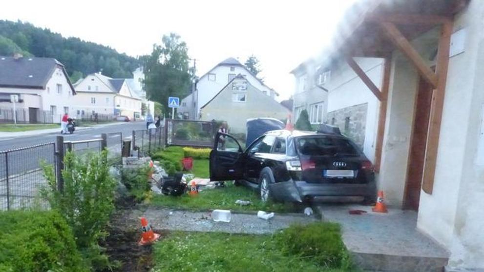 Auto na zahradě v Lipové - 3