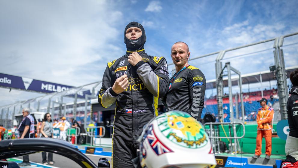 Roman Staněk při sprintu F2 v Austrálii