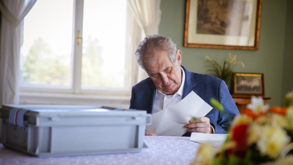 Miloš Zeman volí do sněmovny - 1