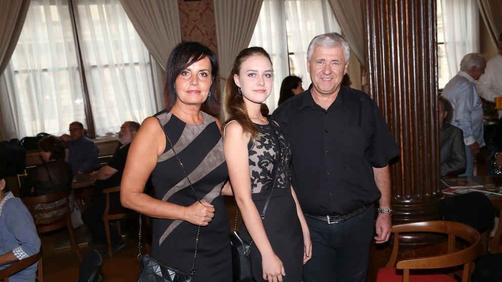Eva a Vašek s dcerou, 12. 6. 2018  Oslava 80. narozenin Jiřího Krampola