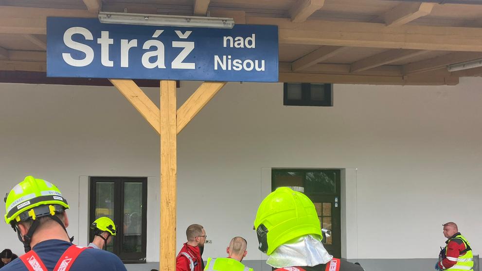 U Liberce se srazil vlak s nákladním autem