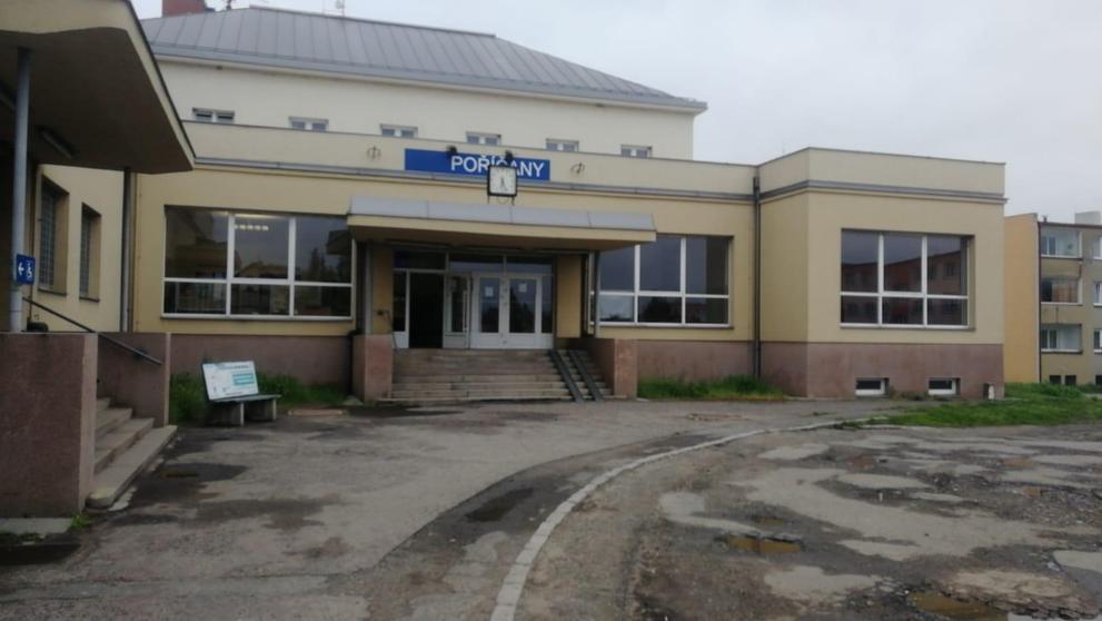 Vlak na Kolínsku projel návěstidlo na červenou - 3