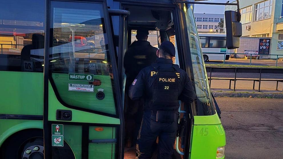 Řidič autobusu přivezl do Plzně cestující a pak nadýchal více než dvě promile (1)