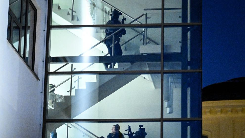 Student ve Švédsku ubodal ve škole dvě ženy (2)