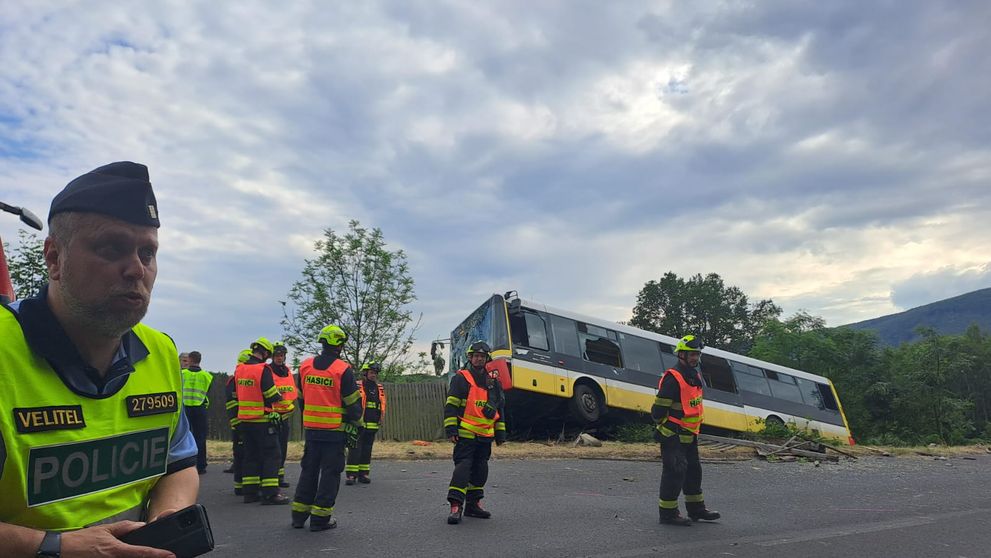 Nehoda autobusu v obci Janov na Ústecku