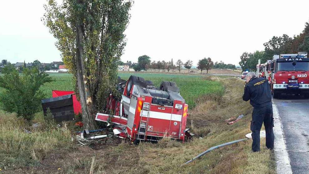 Nehoda hasičské cisterny u Mohelnice - 1