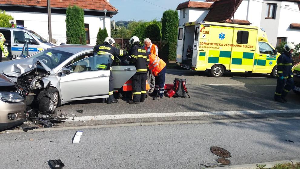 Při nehodě dvou aut ve Volyni se zranilo pět lidí - 4