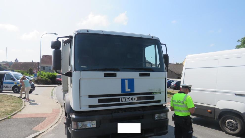 Muž přejel instruktora autoškoly, který ho šel napomenout - 2