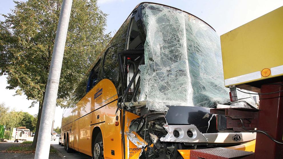 Autobus Student Agency po havárii v Itálii