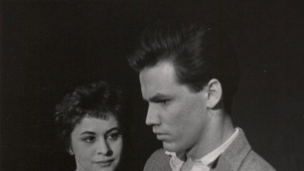 Václav Martinec a Jiřina Třebická ve hře Človek hledá radost, 1959