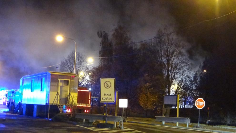 Zasahoval větší počet jednotek, hasiči vyhlásili druhý stupeň poplachu