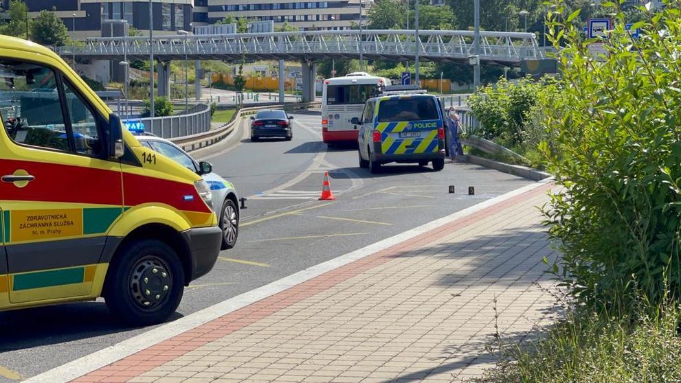 Seniorka pod autobusem skončila vážně zraněná - 9