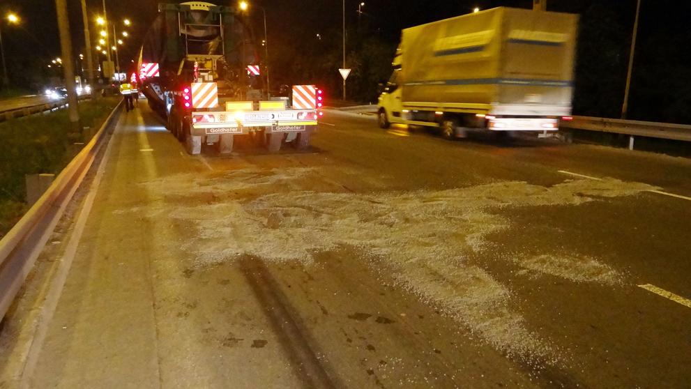 Při dobrzďování a uhýbání bourala dvě auta