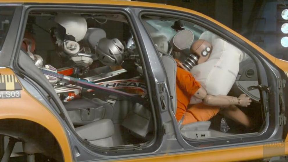 Crash test lyží v autě - 4