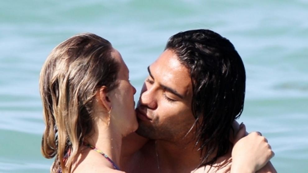 Falcao na pláži v Miami s těhotnou manželkou - 3