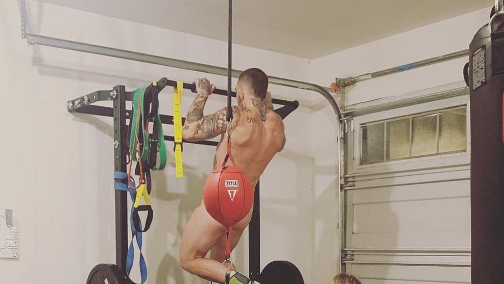 Paige VanZant posiluje v domácí tělocvičně