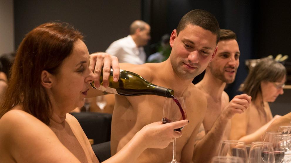 Nudistická restaurace v Paříži