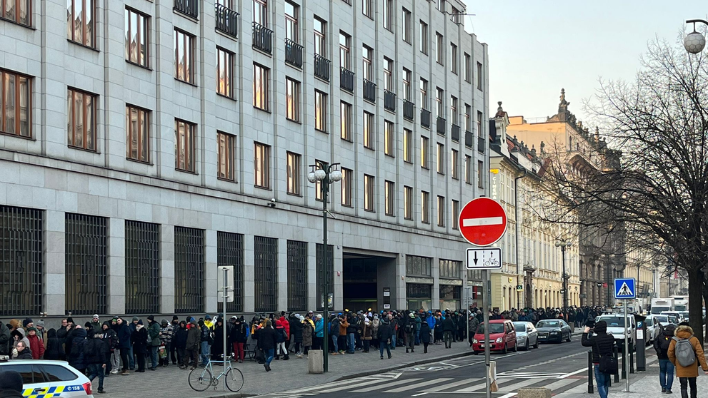 Fronta před ČNB (2)