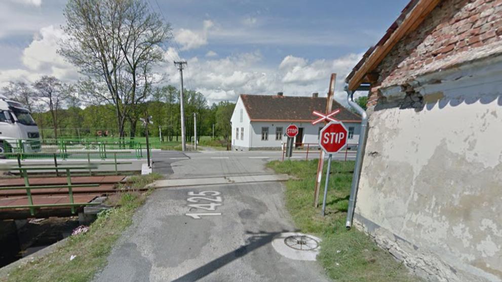 Nebezpečné přejezdy: P 959, Strakonice - Volary, Jihočeský kraj - přejezd bez světel, ŘEŠENÍ: se závorami. DŮVOD: Nepřehledné křížení u obce Přechovice, v těsné blízkosti křižovatka