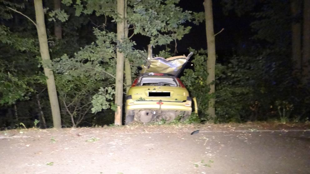 Tělo museli z vraku vyprostit hasiči