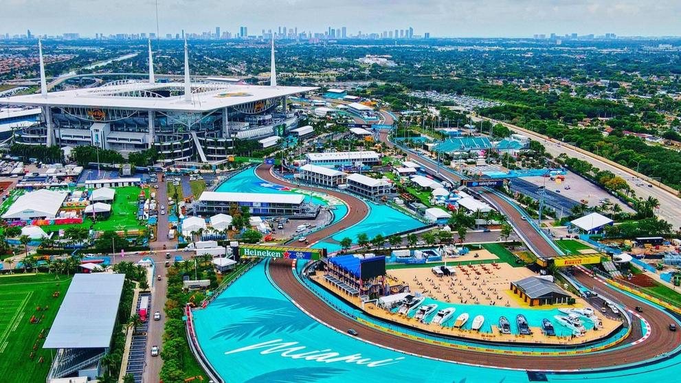 Okruh Miami je zasazen v blízkosti slavného Hard Rock Stadium