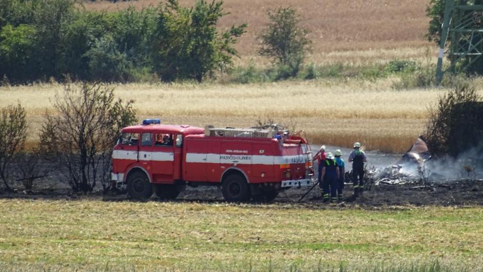 Požár pole u obce Kopeč na Mělnicku - 3