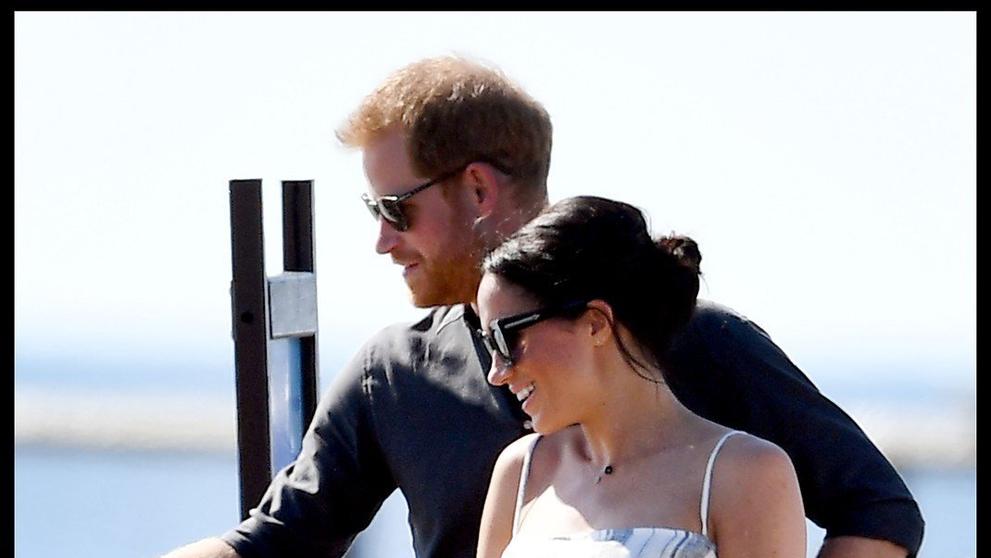 Meghan si držela těhotenské bříško - 1