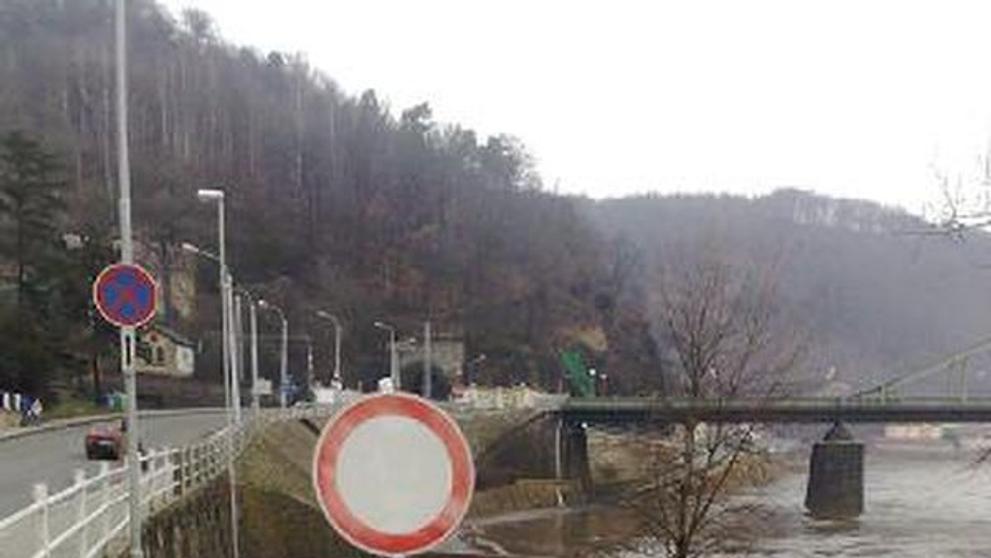 Labe u Tyršova mostu v Děčíně 6. března 2009