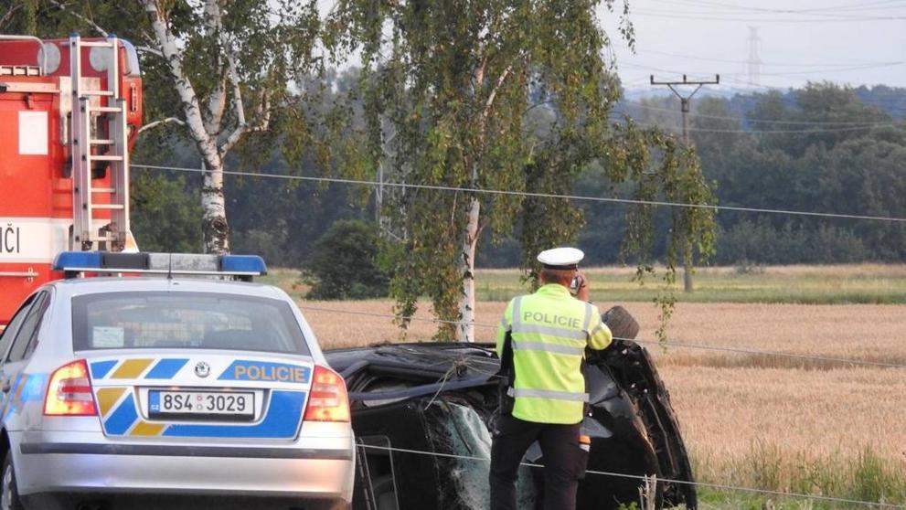 Vážná nehoda auta na Mělnicku - 4