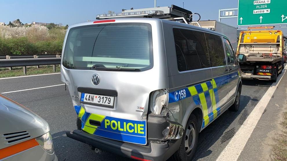Nehoda policistů na D1 - 4