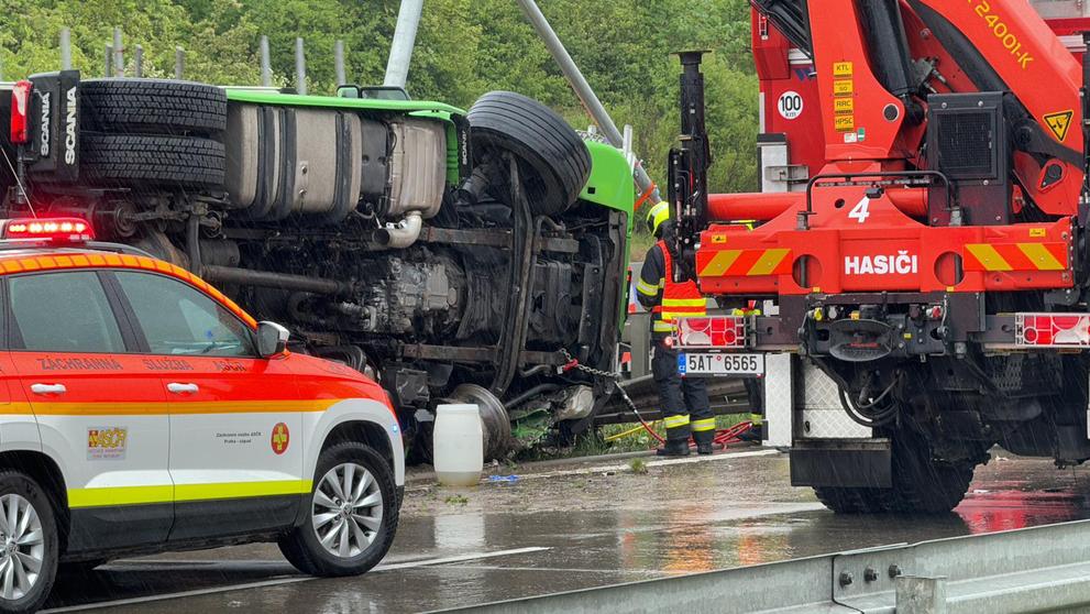 Vážná dopravní nehoda na Pražském okruhu (2)