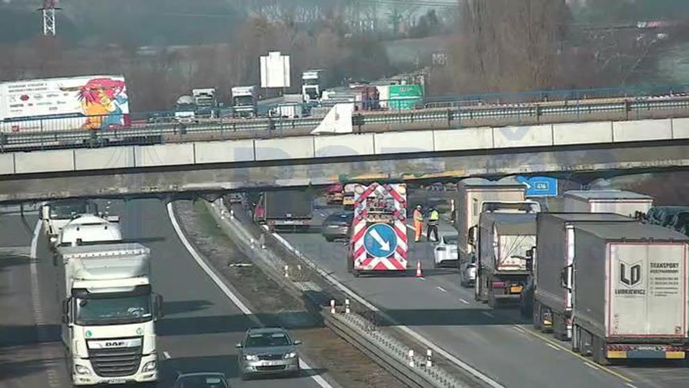 Nehoda na dálnici D2 (2)