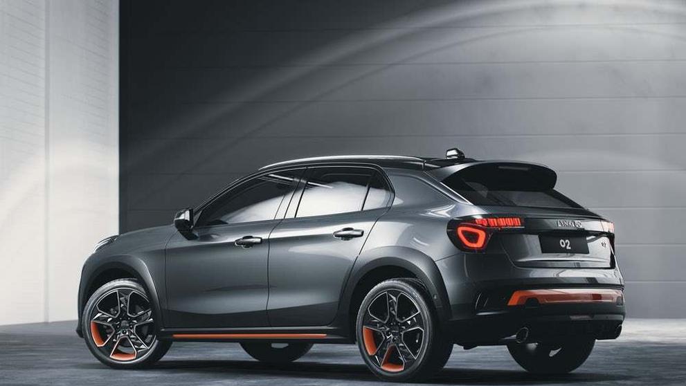 Nový Lynk & Co 02 - 13