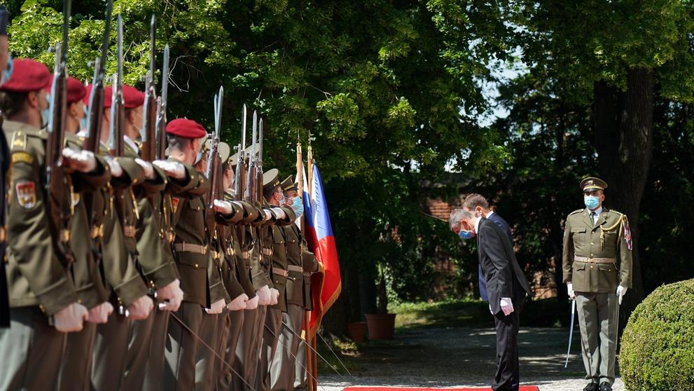 Premiér Andrej Babiš slavnostně přivítal slovenského premiéra Igora Matoviče v Kramářově vile - 1
