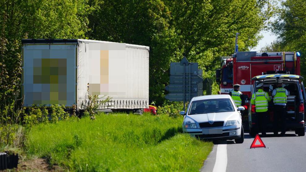 Dopravní nehoda u Mělnického Vtelna (3)