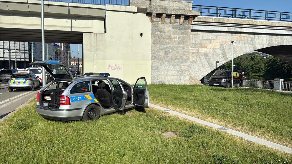 Nález těla neznámého muže ve Vltavě u nábřeží Kapitána Jaroše (2)