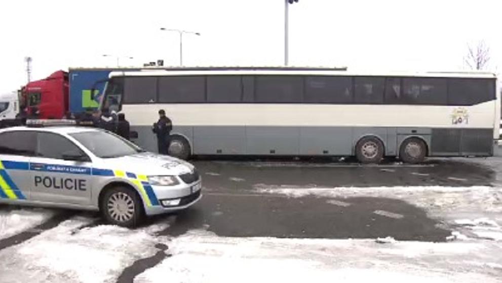 Srbští fanoušci dělali v Česku bordel - 1