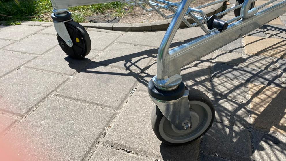 Vozíky jsou vybaveny speciálním blokátorem (3)