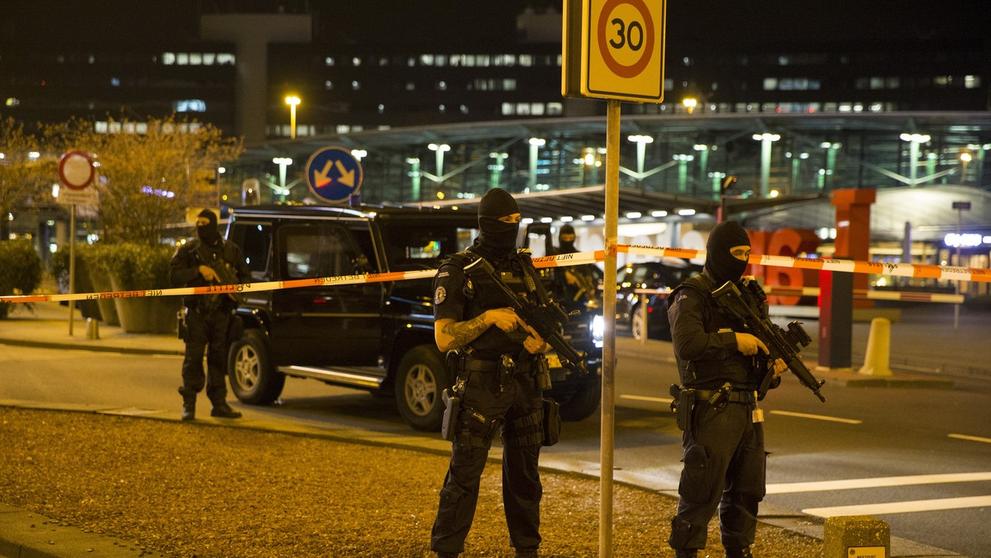 Policie uzavřela letiště v Amsterdamu