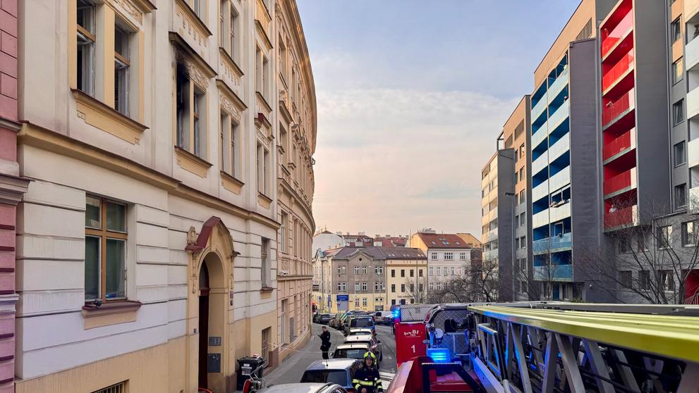 Požár bytu v Praze na Žižkově