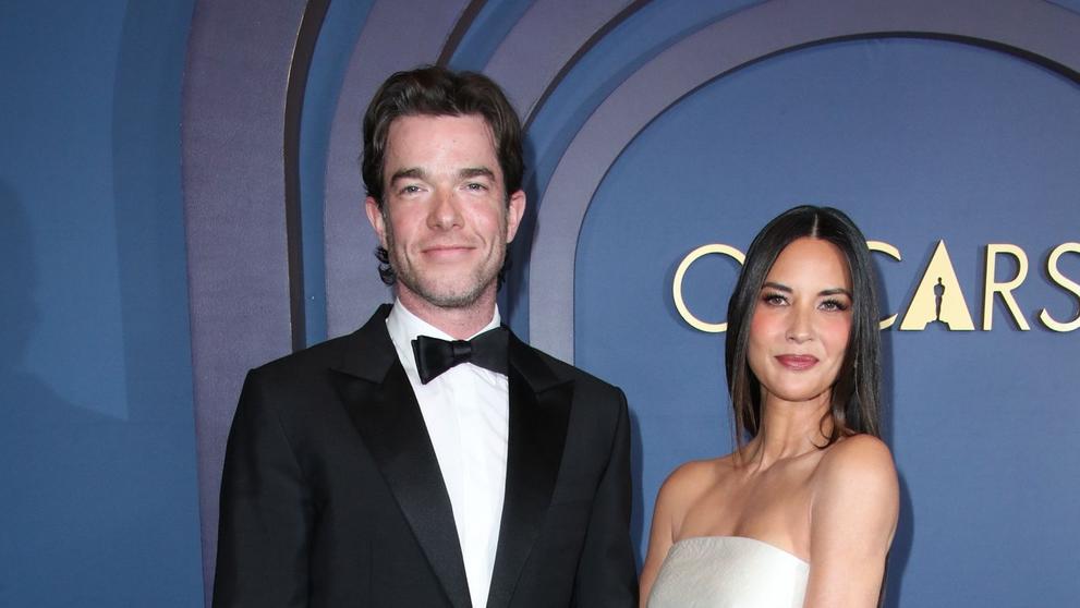 Olivia Munnová a John Mulaney, 9. 1. 2024 Governors Awards