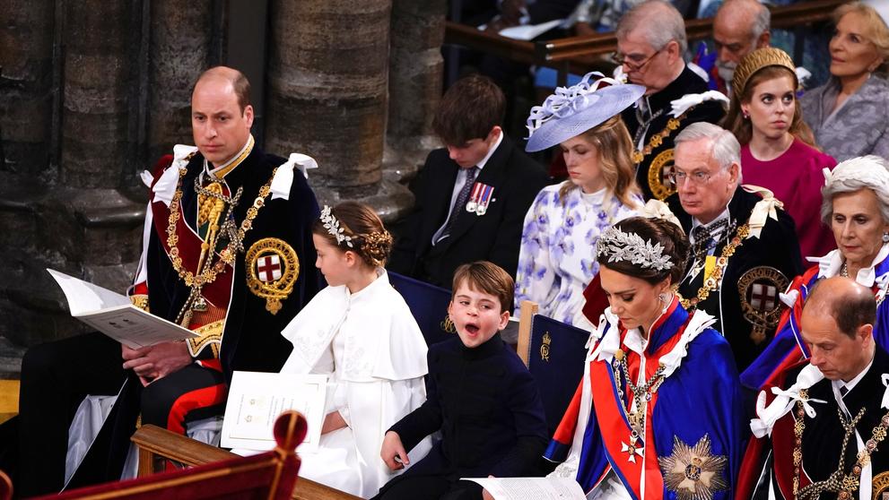 Princ Louis a princezna Charlotte během korunovace
