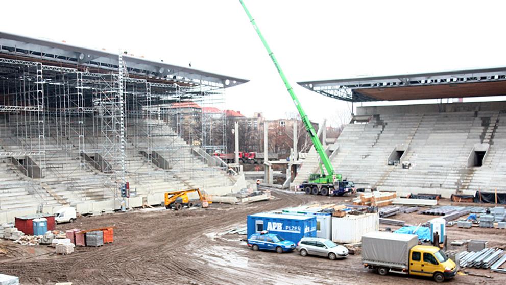 Rozestavěný stadion v Edenu.
