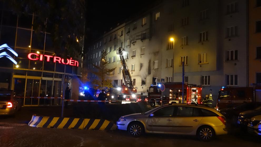 Požár činžáku v pražských Vršovicích - 1