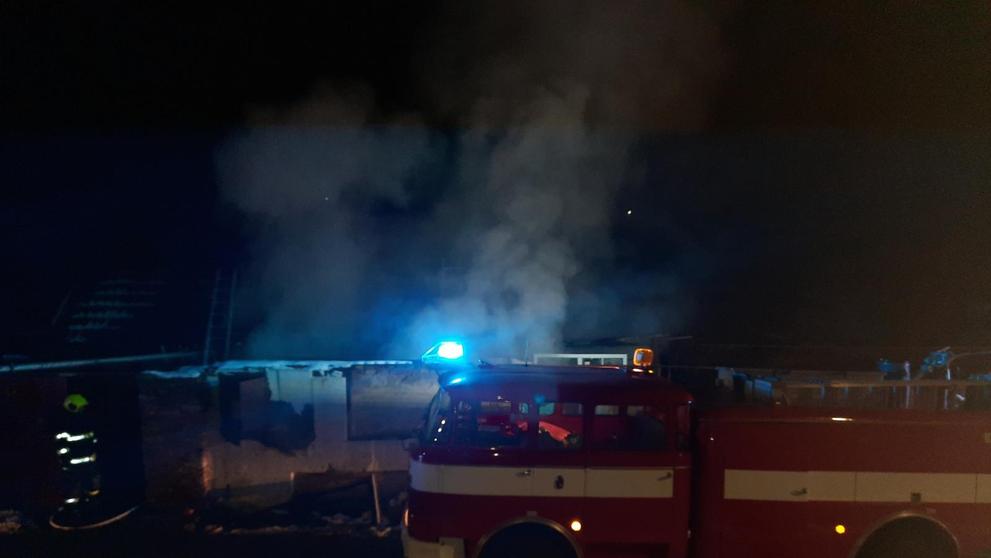 Požár domu v obci Staré Hvězdlice na Vyškovsku (11)