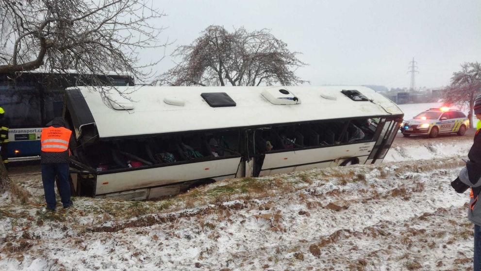 Autobus plný dětí havaroval u Jihlavy - 2