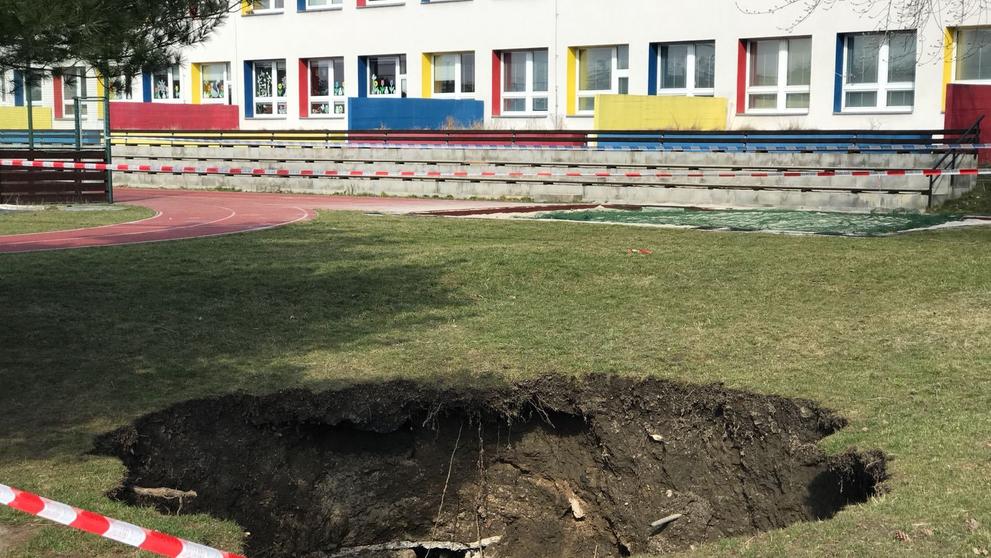 V Praze se propadl strop protiatomového krytu - 6