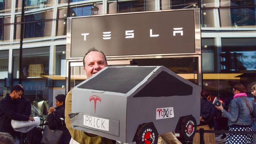 Protesty proti automobilce Tesla