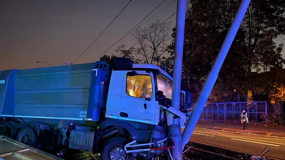 Nehoda na tramvajové zastávce